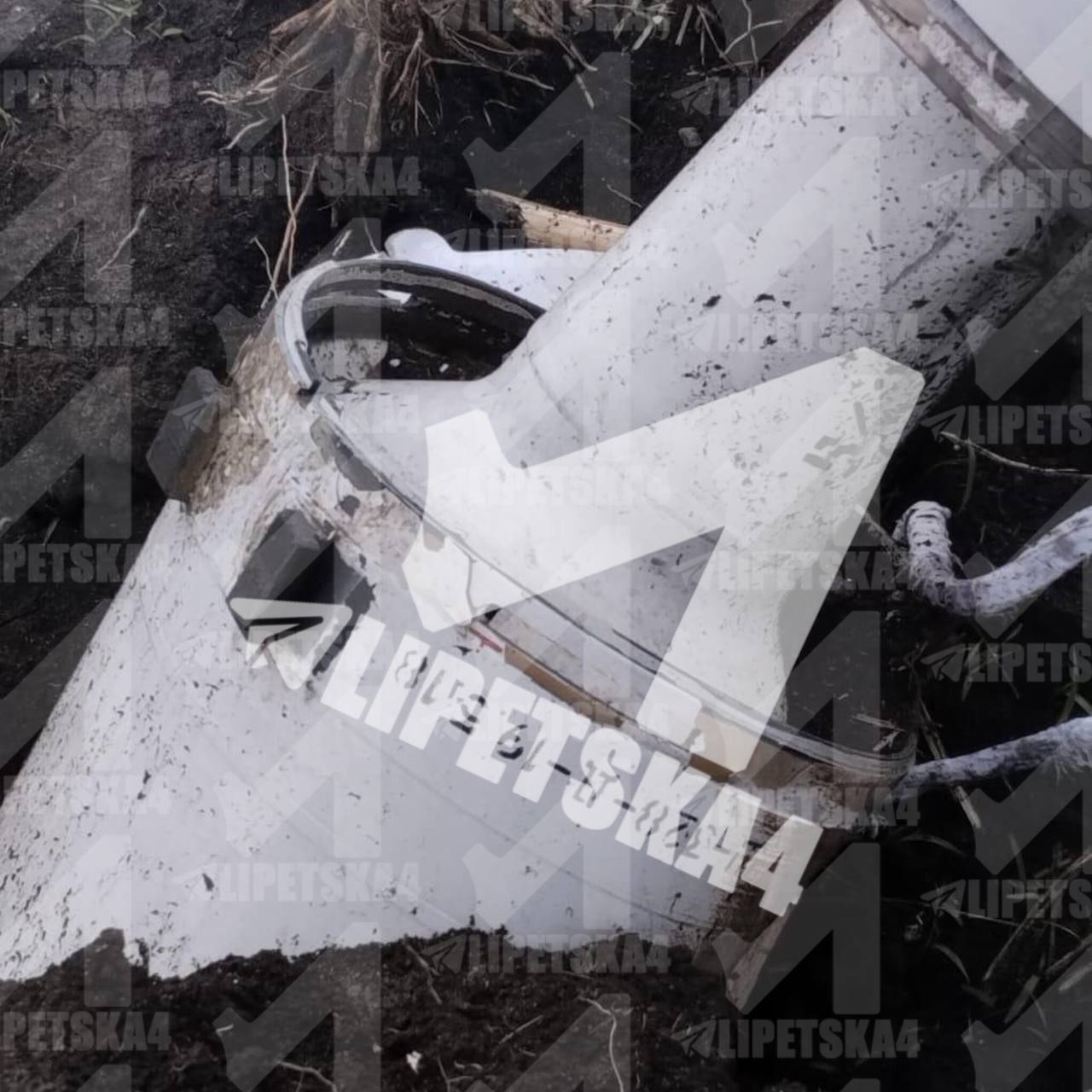 В Липецкой области были обнаружены обломки ракеты "воздух-воздух" Р-77-1, запущенной истребителем по украинскому беспилотнику