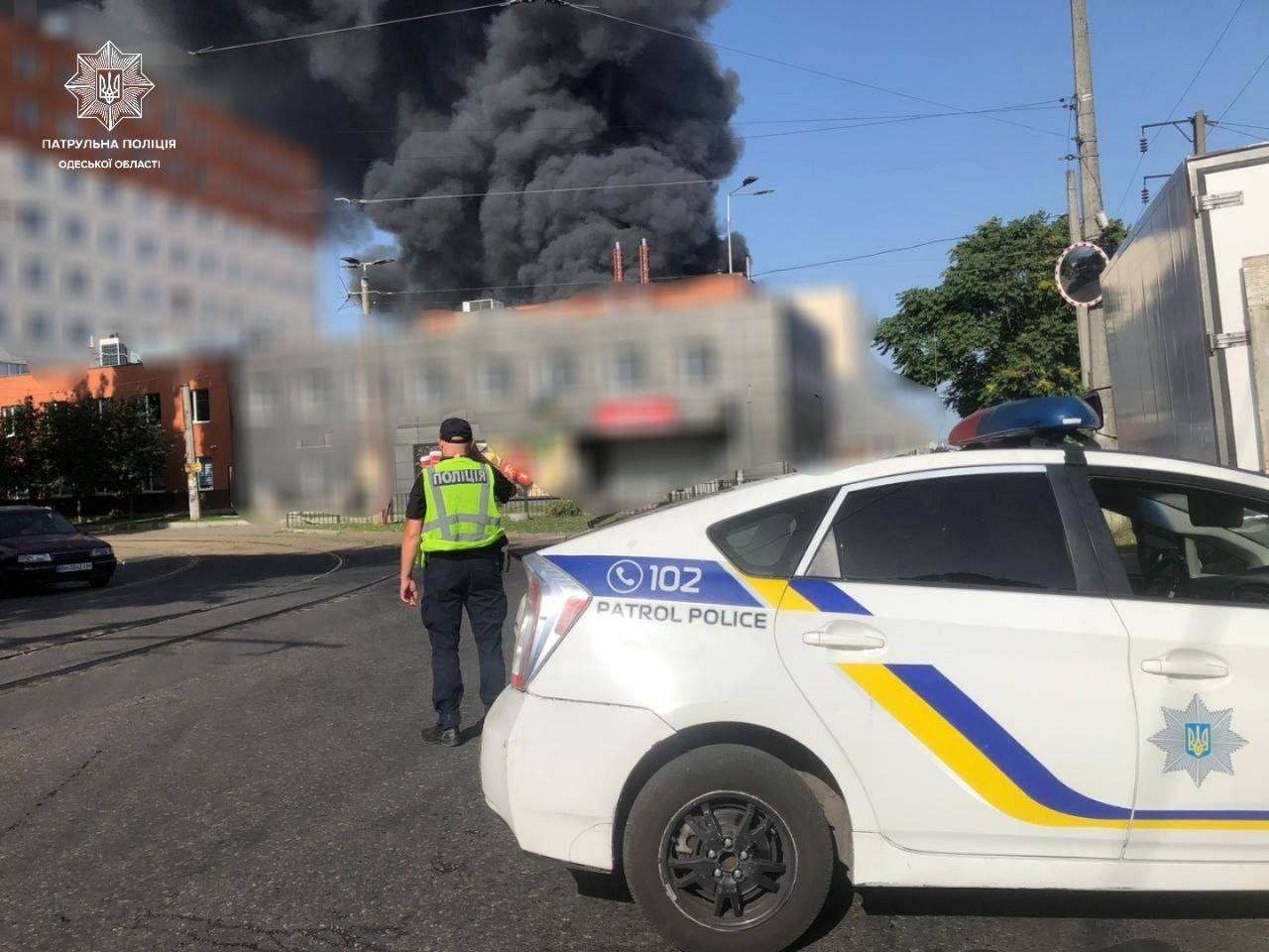 В Одессе после ударов ВС РФ горят склады
