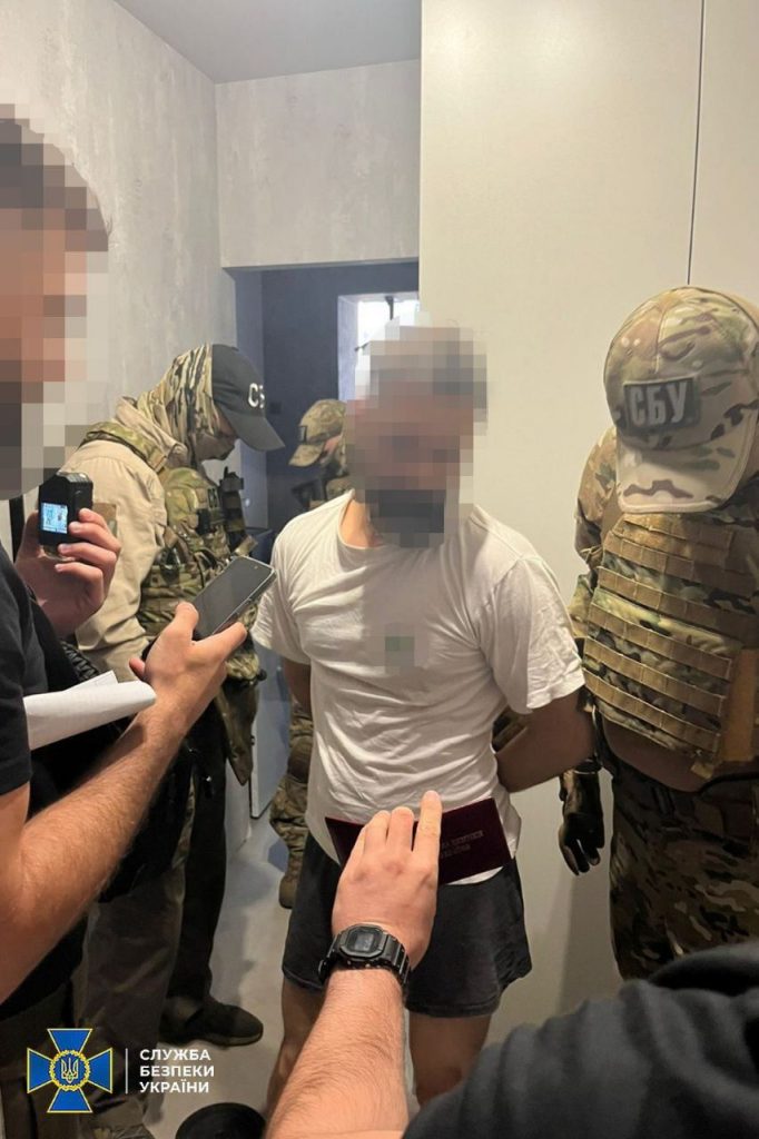 Группа активистов планировала устроить переворот на Украине после Дня Конституции, утверждают в СБУ