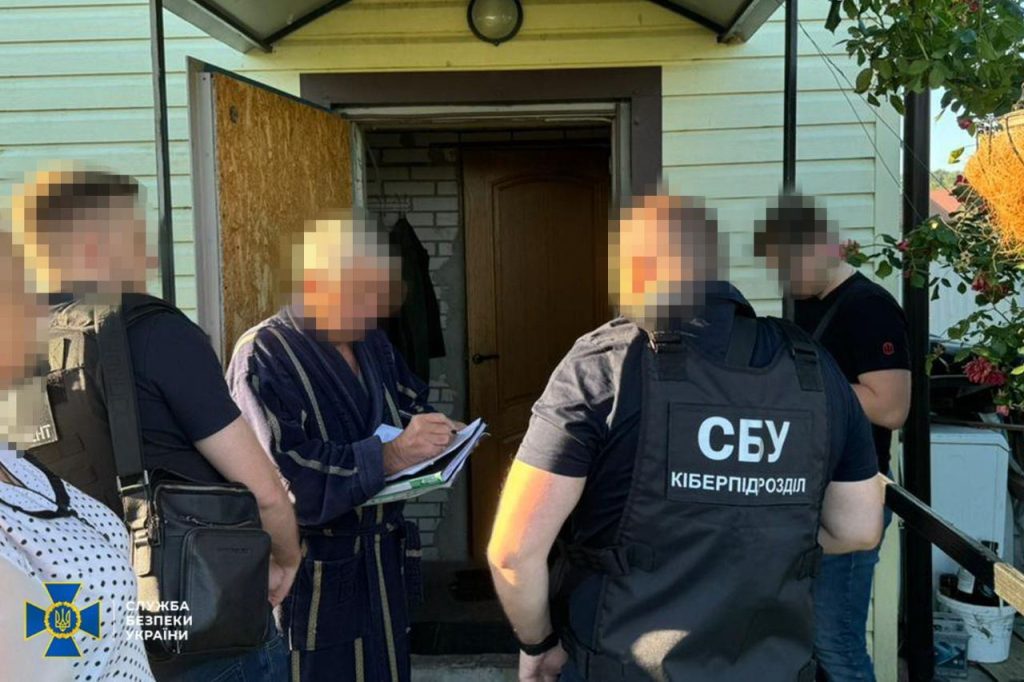Группа активистов планировала устроить переворот на Украине после Дня Конституции, утверждают в СБУ