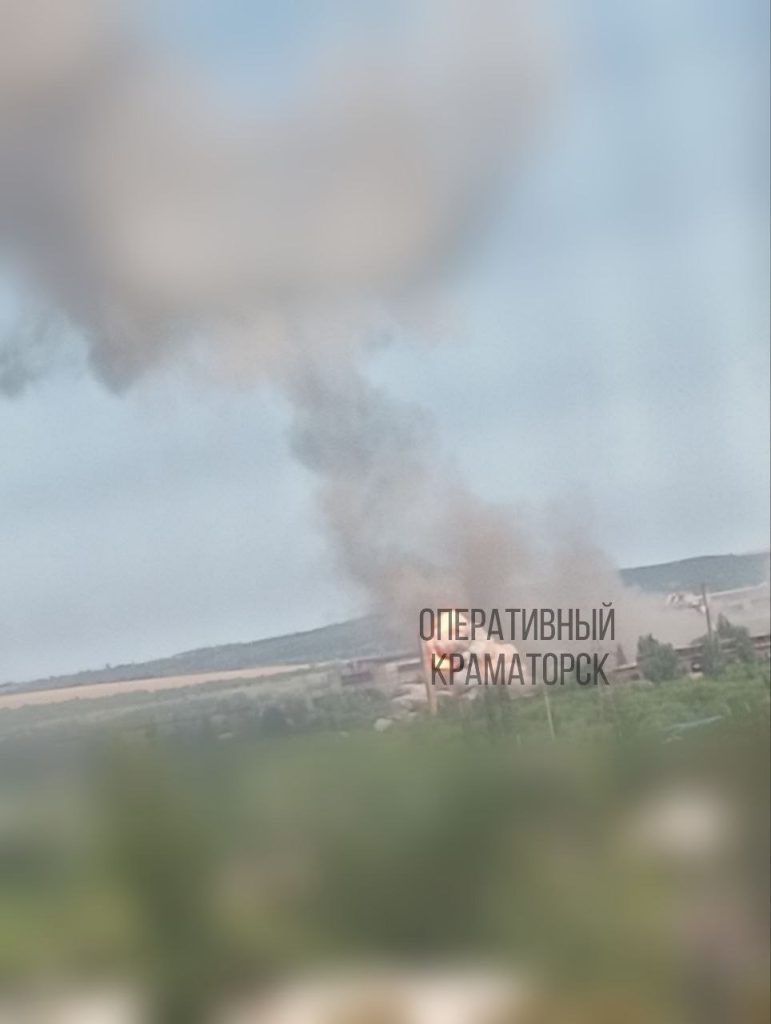 В городе Краматорск на временно оккупированной части ДНР ракеты прилетели по цехам НКМЗ