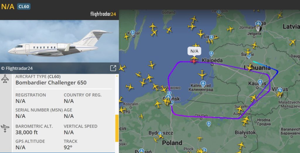 Взлетевший в Литве Bombardier Challenger 650 с самого утра работает вокруг Калининградской области