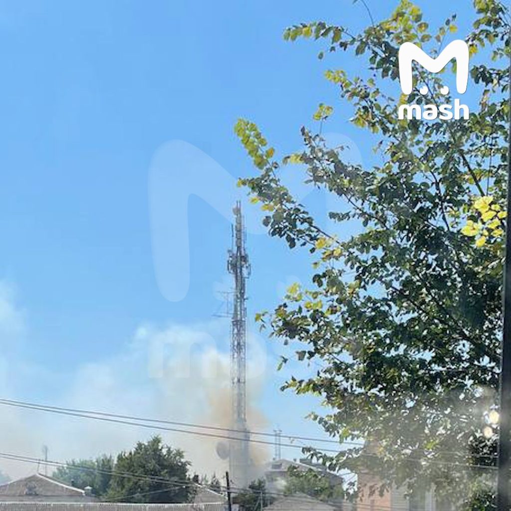 Минимум два дрона-камикадзе атаковали телевизионную вышку в городе Суджа Курской области