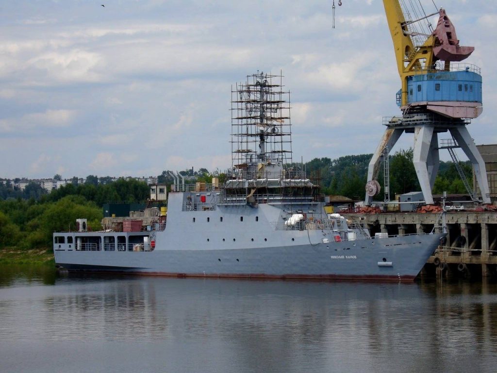 Учебный вертолетный корабль «Николай Камов» проекта 14400 в достройке на ПАО «Судоремонтно-судостроительная корпорация» в Городце (Нижегородская область), Июнь 2024-го