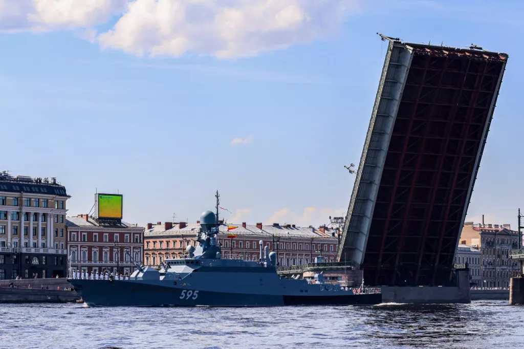 Главный военный парад: обстановка в акватории Санкт-Петербурга в преддверии Дня ВМФ