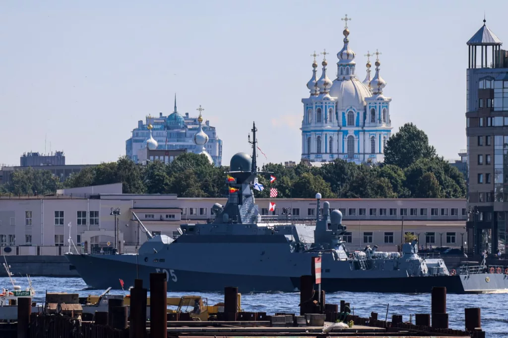 Главный военный парад: обстановка в акватории Санкт-Петербурга в преддверии Дня ВМФ