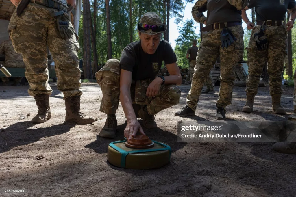 Учения "женского батальона" ПВО украинской армии в Киевской области