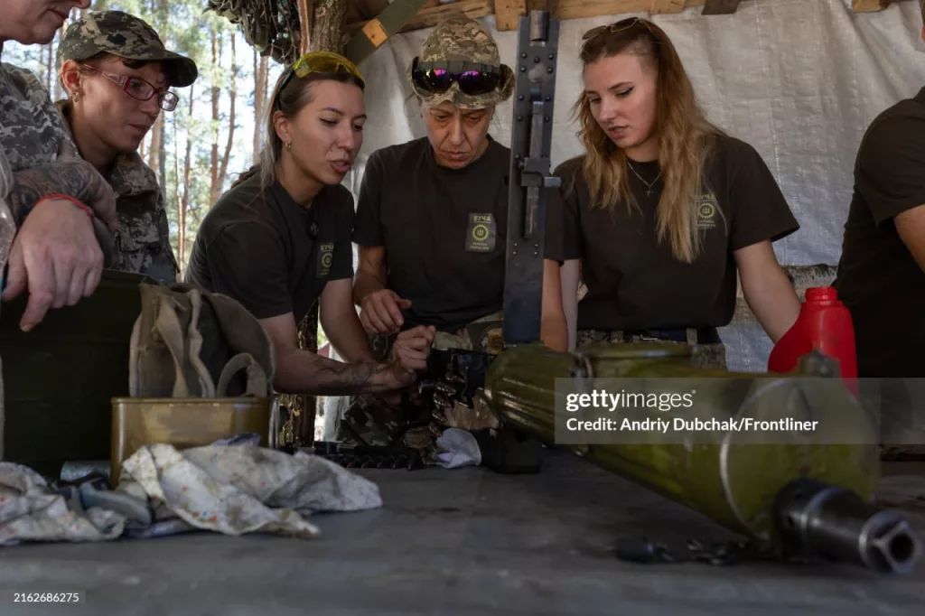 Учения "женского батальона" ПВО украинской армии в Киевской области