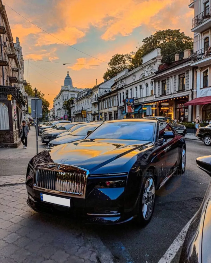 В Одессе заметили новый электромобиль Rolls-Royce Spectre за 600 тыс. долл.