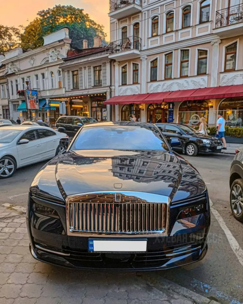 В Одессе заметили новый электромобиль Rolls-Royce Spectre за 600 тыс. долл.