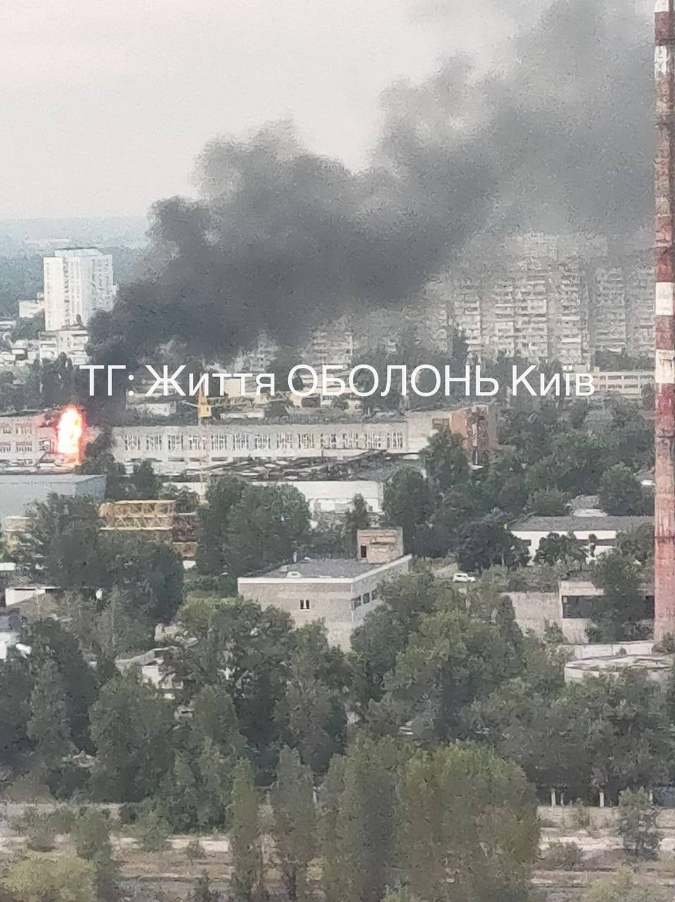 В Оболонском районе Киева горит то ли склад деревообрабатывающего завода, то ли «Эпицентр»