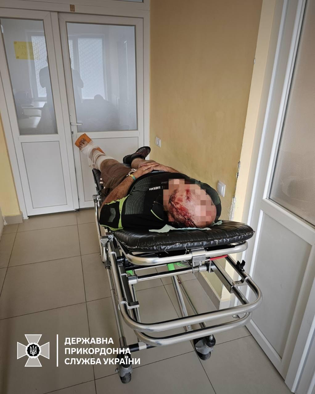 Украинские мужчины придумывают новые способы побега из концлагеря имени Зеленского