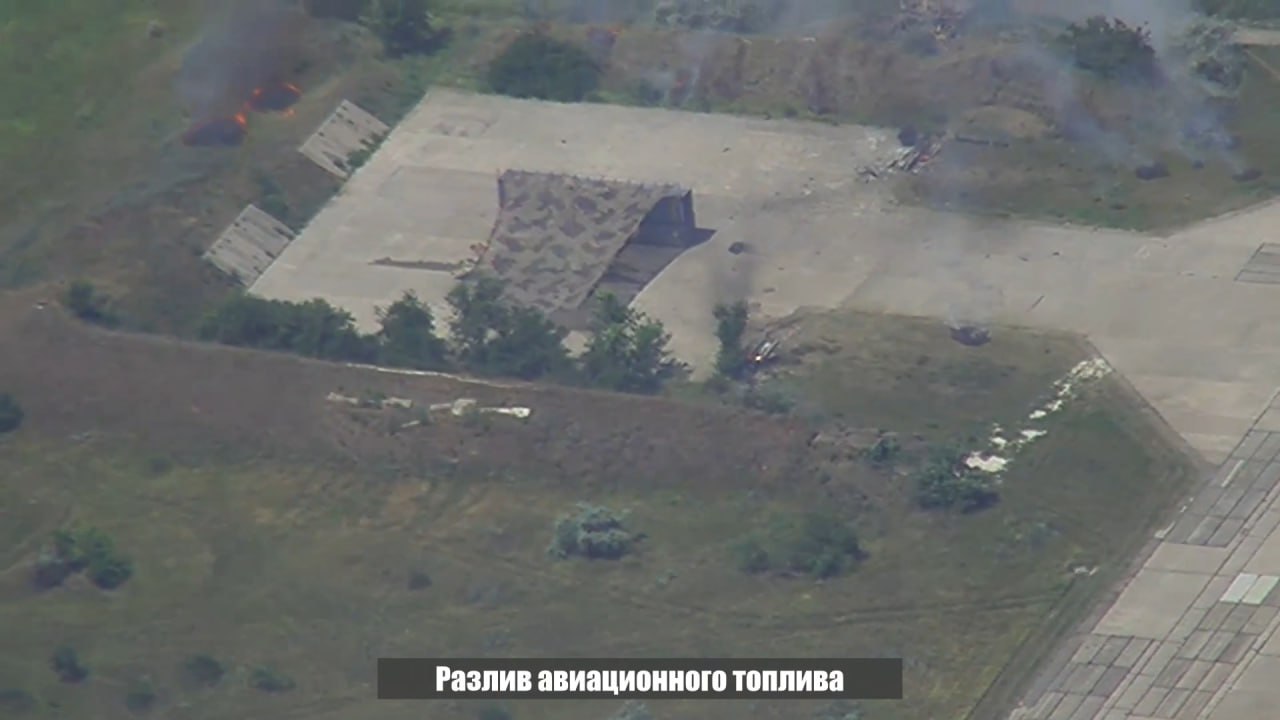 Еще одно видео удара "Искандером" по аэродрому Долгинцево 3 июля, демонстрирующее в лучшем качестве последствия попадания по МиГ-29