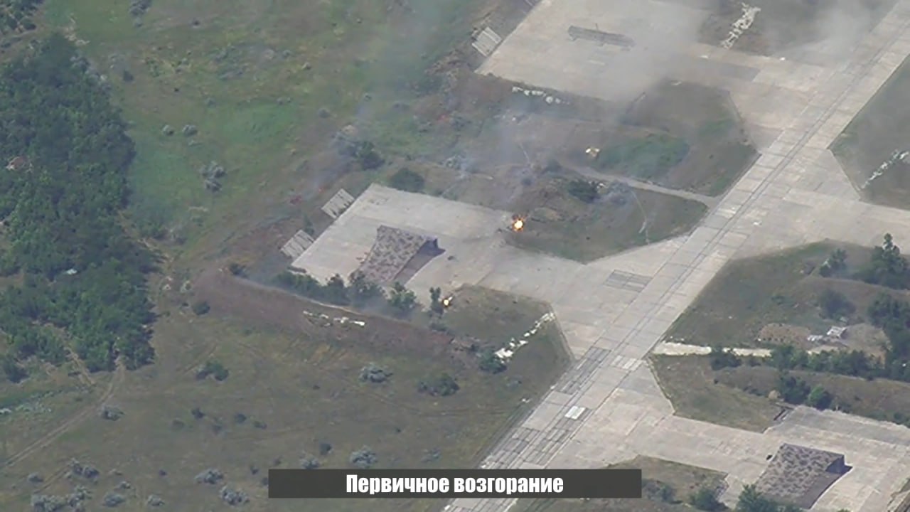 Еще одно видео удара "Искандером" по аэродрому Долгинцево 3 июля, демонстрирующее в лучшем качестве последствия попадания по МиГ-29