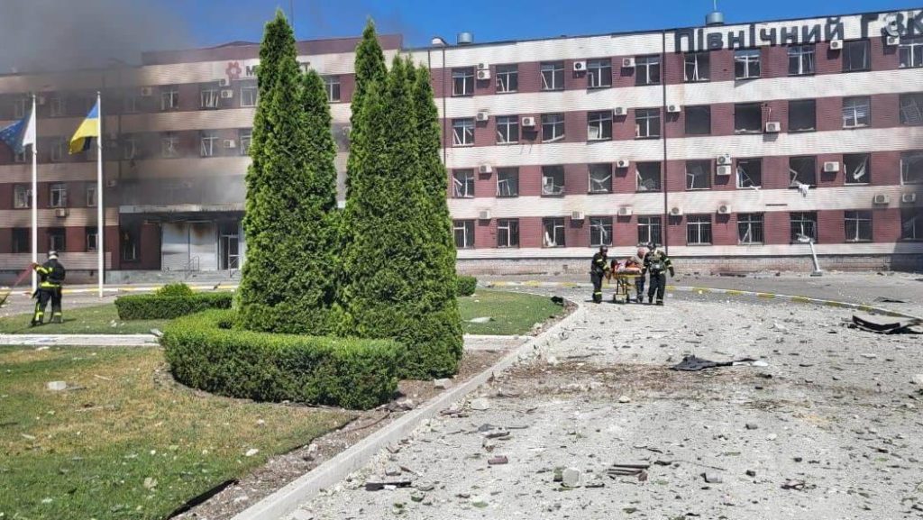 Прилет по Кривому Рогу, ракета попала в админздание Северного ГОКа (Метинвест)