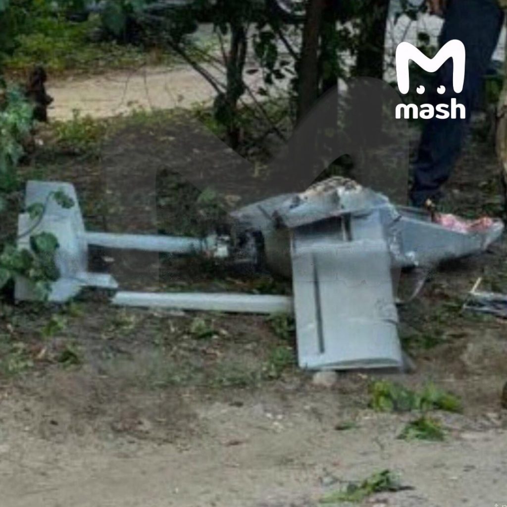 Начинённый взрывчаткой украинский БПЛА, упал прямо рядом с детским садом в Курске