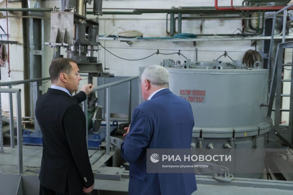 Замруководителя Совбеза РФ Дмитрий Медведев провел совещание о задачах в области производства порохов, твердого ракетного топлива и спецхимии