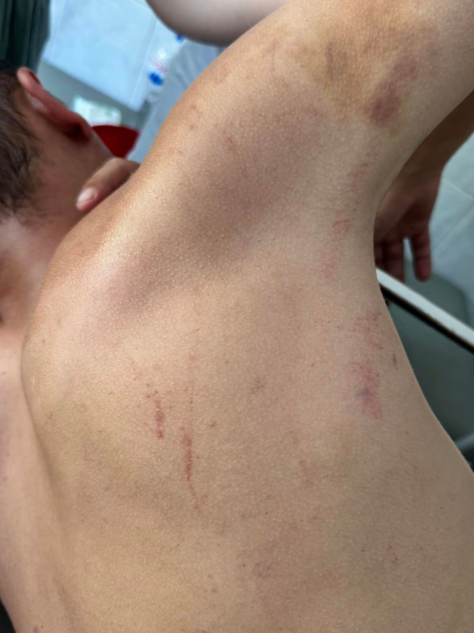 Плакал и вопил, что ему нужно в Польшу за машинами для ВСУ: В Ровно военного волонтера поймали и пытали в ТЦК после возвращения с фронта