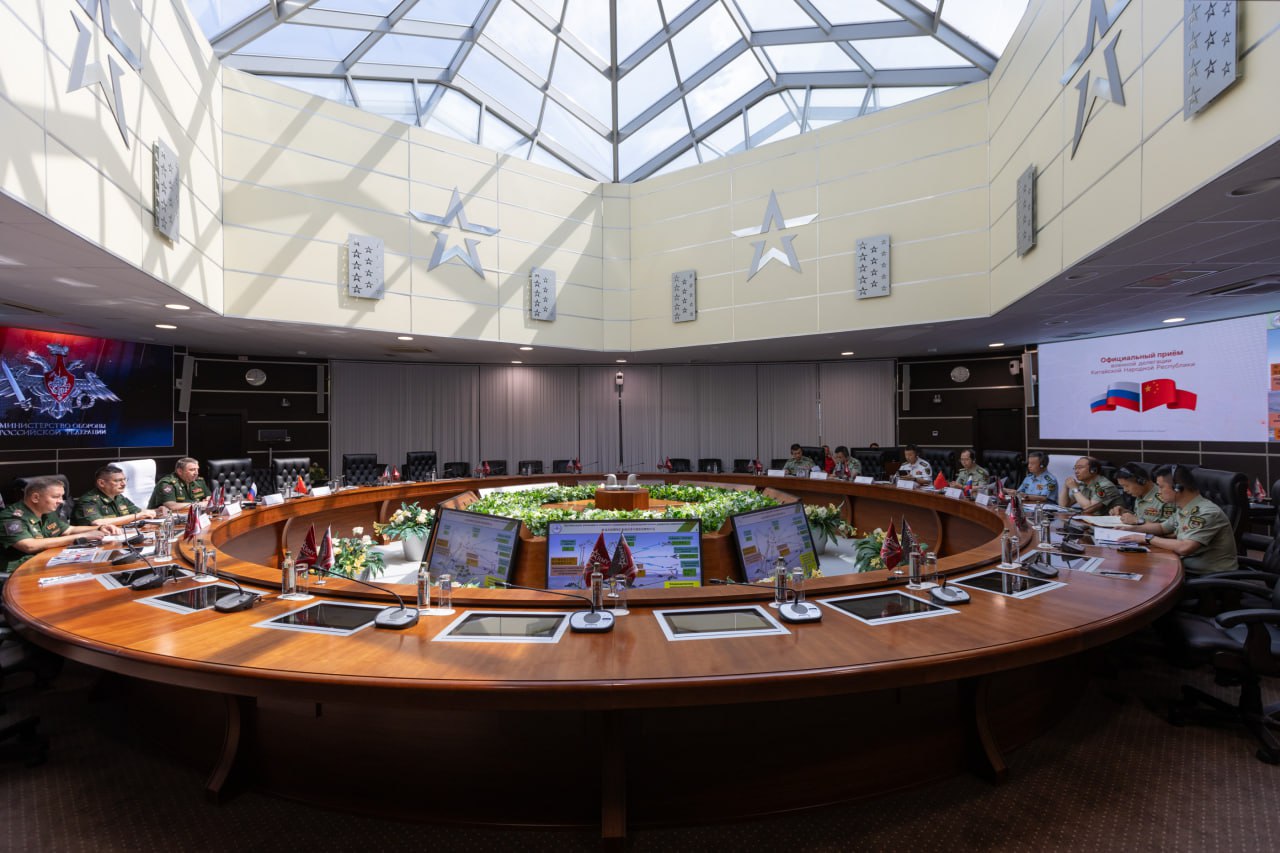 Замминистра обороны РФ генерал-лейтенант Андрей Булыга провел переговоры с китайским коллегой генерал-майором Чжаном Фаном