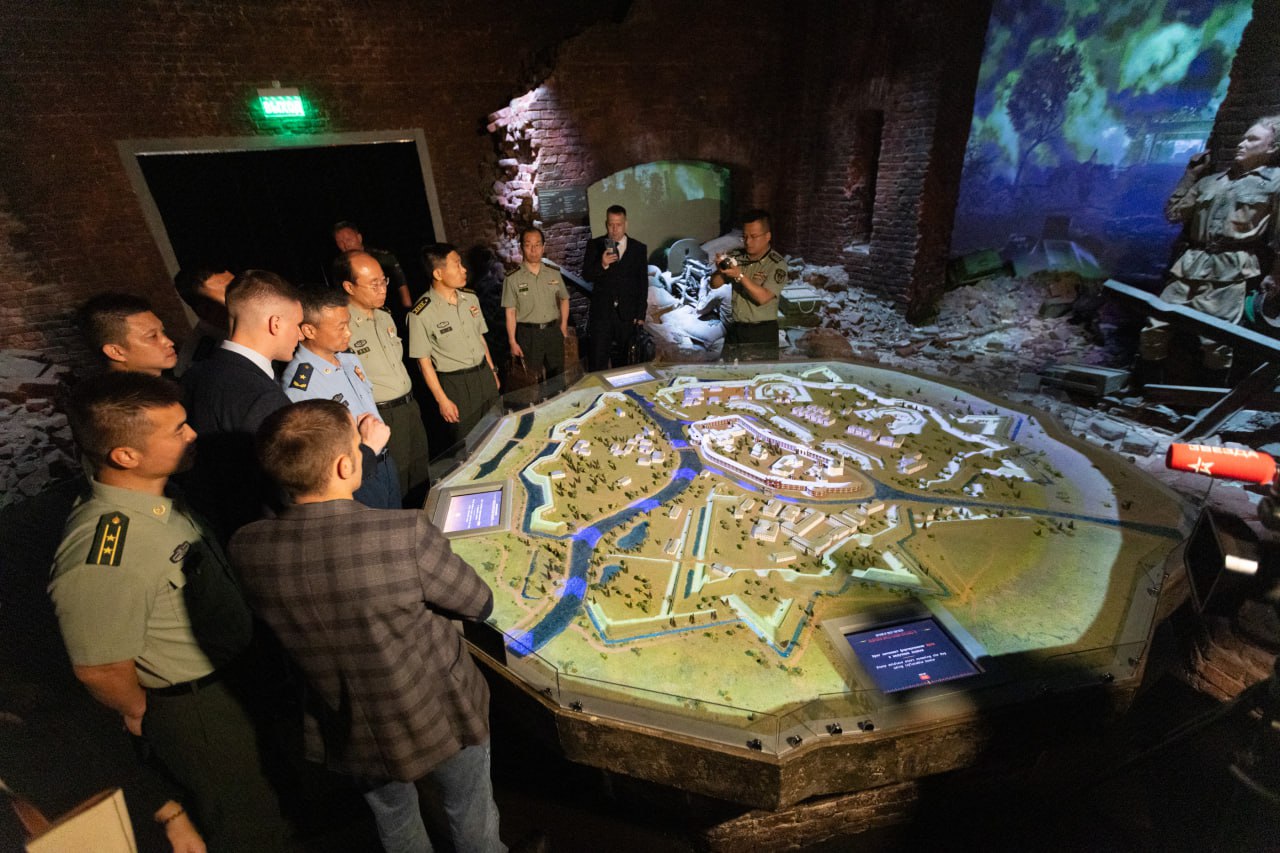 Замминистра обороны РФ генерал-лейтенант Андрей Булыга провел переговоры с китайским коллегой генерал-майором Чжаном Фаном