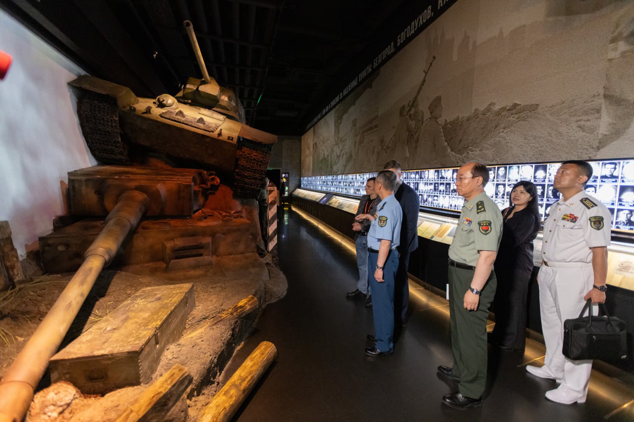 Замминистра обороны РФ генерал-лейтенант Андрей Булыга провел переговоры с китайским коллегой генерал-майором Чжаном Фаном