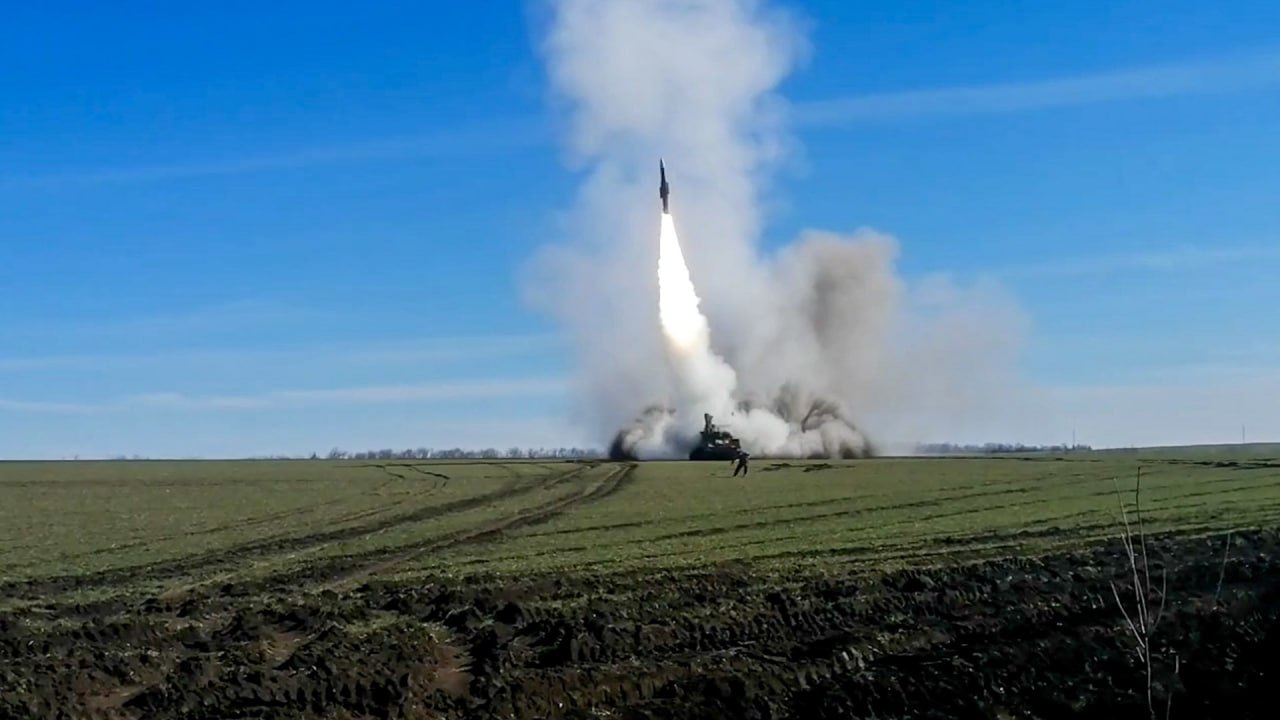 Экипаж «Бук-М2» группировки «Восток» из Бурятии прикрывает тыловые районы с самого начала специальной военной операции