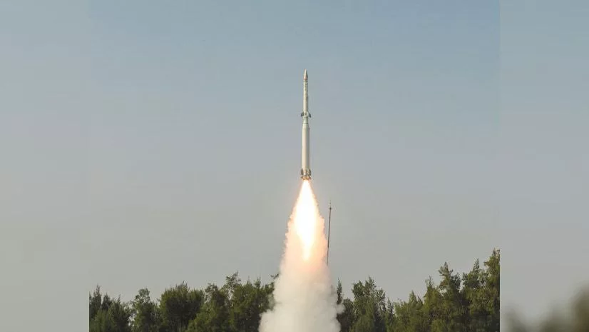 Индийские СМИ сообщают, что в стране проведены успешные испытания системы ПРО, способной к перехвату баллистических ракет с дальностью до 5000 км