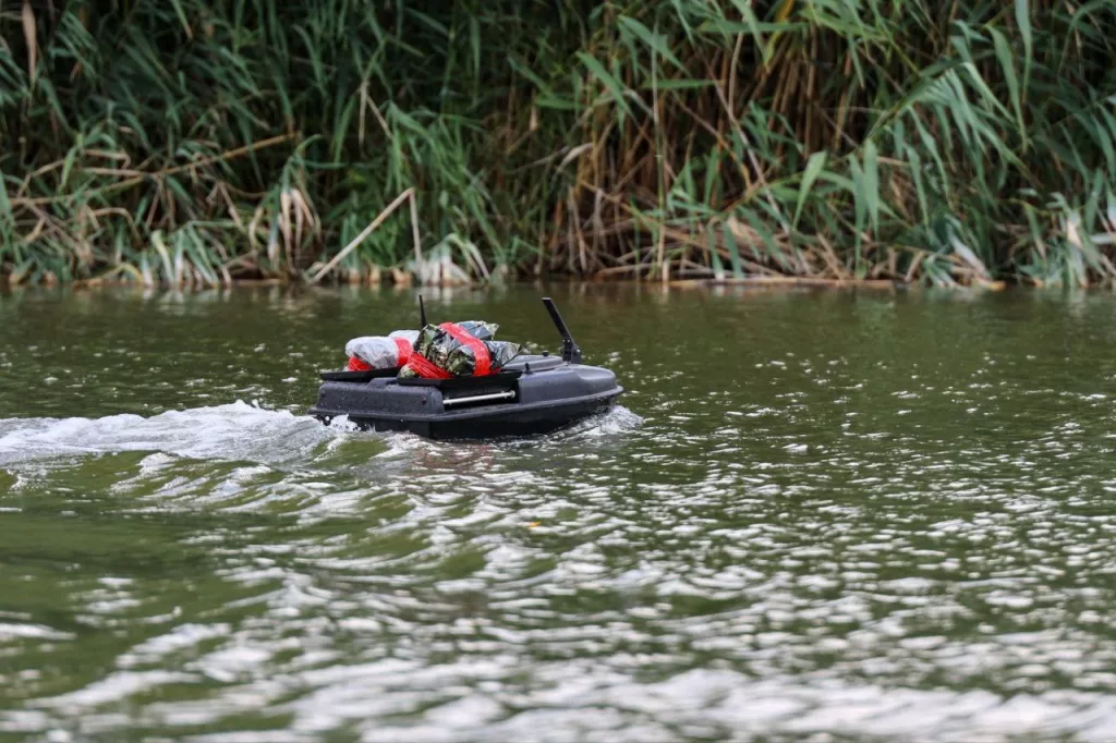 Фото испытаний тяжелых и надводных дронов российскими бойцами в Херсонской области