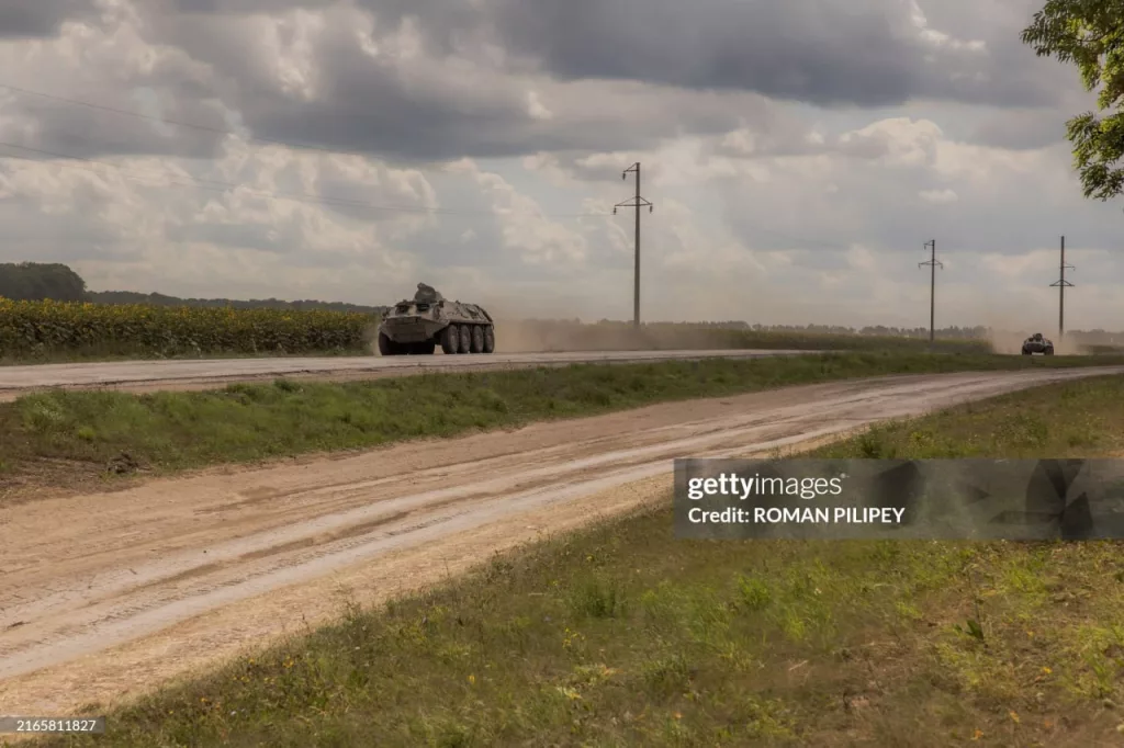 Украинские БТР-60ПБ и 203-мм "Пионы" на границе Сумской и Курской областей