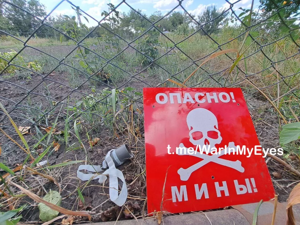 Последствия вчерашнего обстрела Калининского района Горловки из РСЗО “HIMARS”, ранения различной степени тяжести получили 15 человек