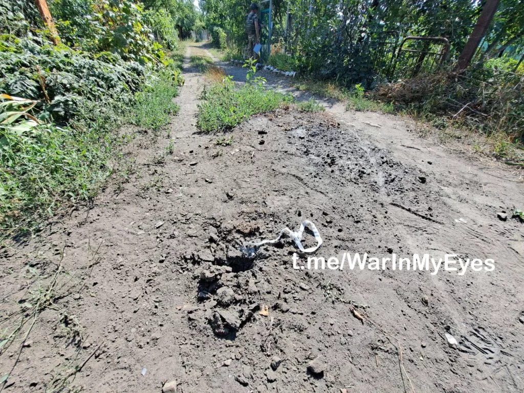 Последствия вчерашнего обстрела Калининского района Горловки из РСЗО “HIMARS”, ранения различной степени тяжести получили 15 человек