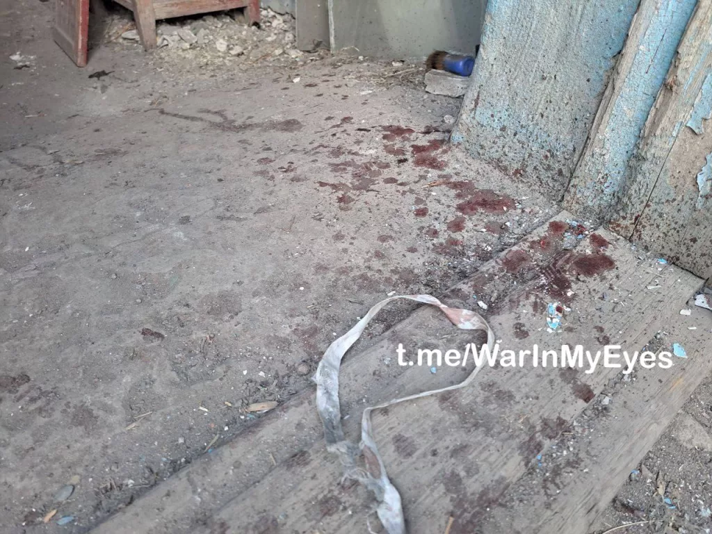 Последствия вчерашнего обстрела Калининского района Горловки из РСЗО “HIMARS”, ранения различной степени тяжести получили 15 человек