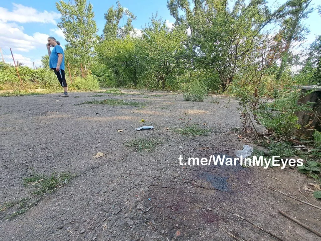 Последствия вчерашнего обстрела Калининского района Горловки из РСЗО “HIMARS”, ранения различной степени тяжести получили 15 человек