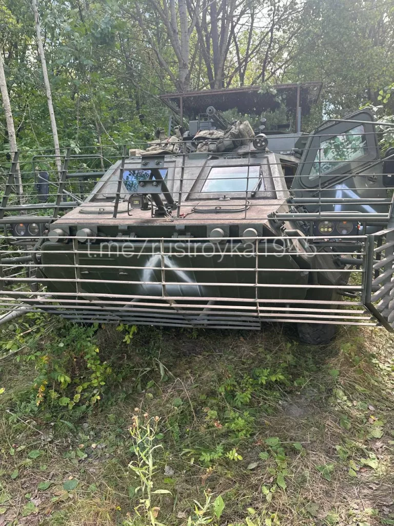 Захваченный украинский БТР-4Е с козырьком в Курской области