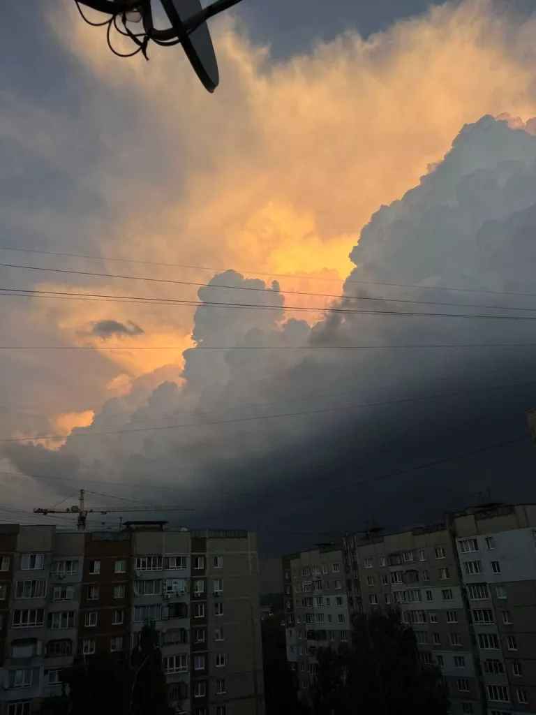 Облака с хлором надвигаются на Львов после удара по складу в Тернополе