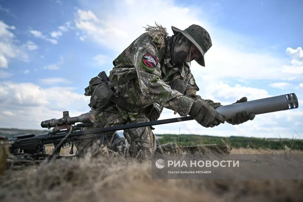 Снайперы добровольческого отряда специального назначения «Рысь» действующего в составе группировки войск «Юг»