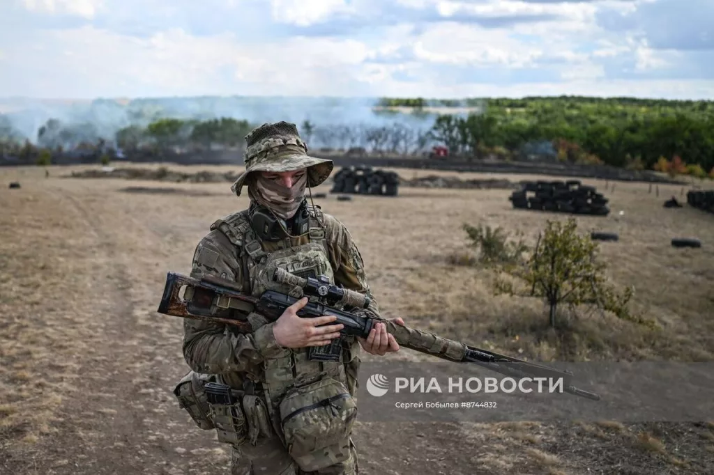 Снайперы добровольческого отряда специального назначения «Рысь» действующего в составе группировки войск «Юг»