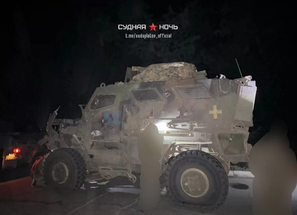 Подбитый fpv дроном "ВТ-40" американский MRAP international MaxxPro перешел в фонд наших подразделений