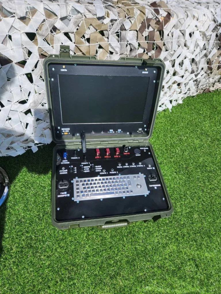 На форуме «Армия-2024» был представлен безэкипажный катер «Мурена 300С», разработанный КБ ЦБС