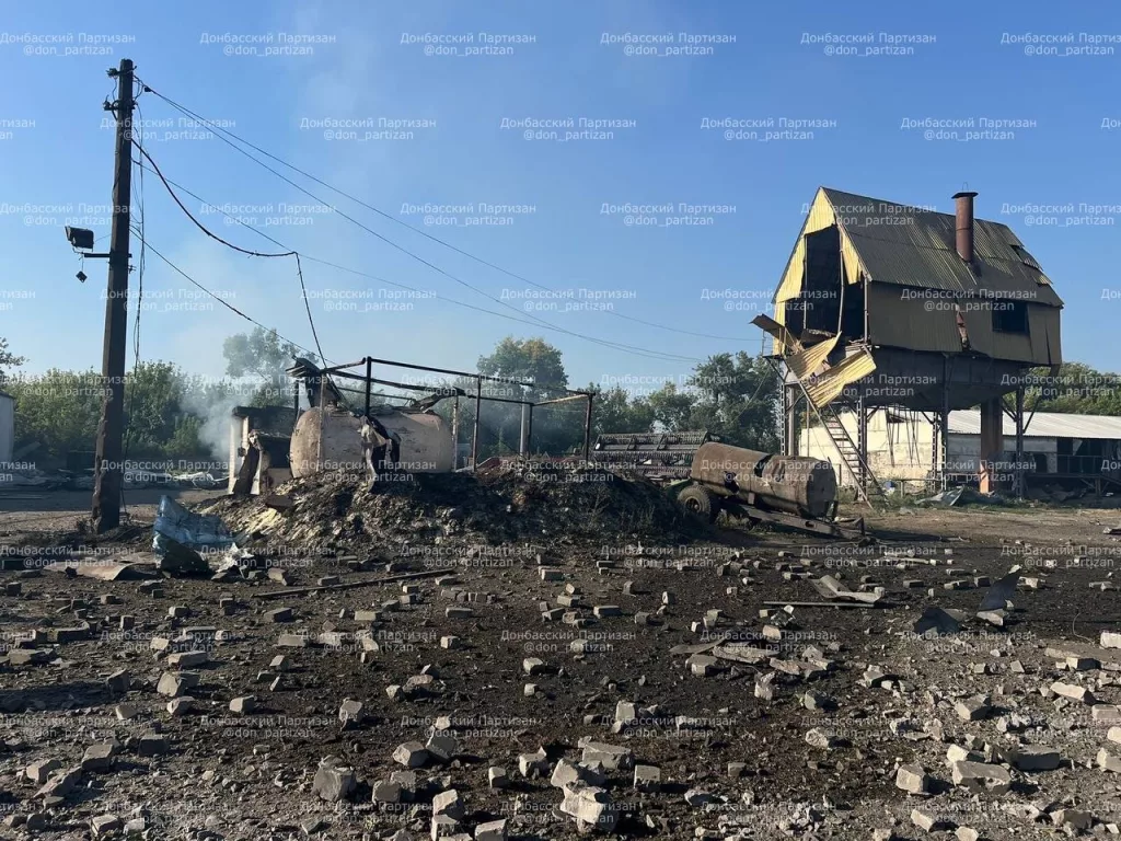 Последствия утреннего удар по ремонтной базе противника в с. Нововасильевка вблизи Покровска