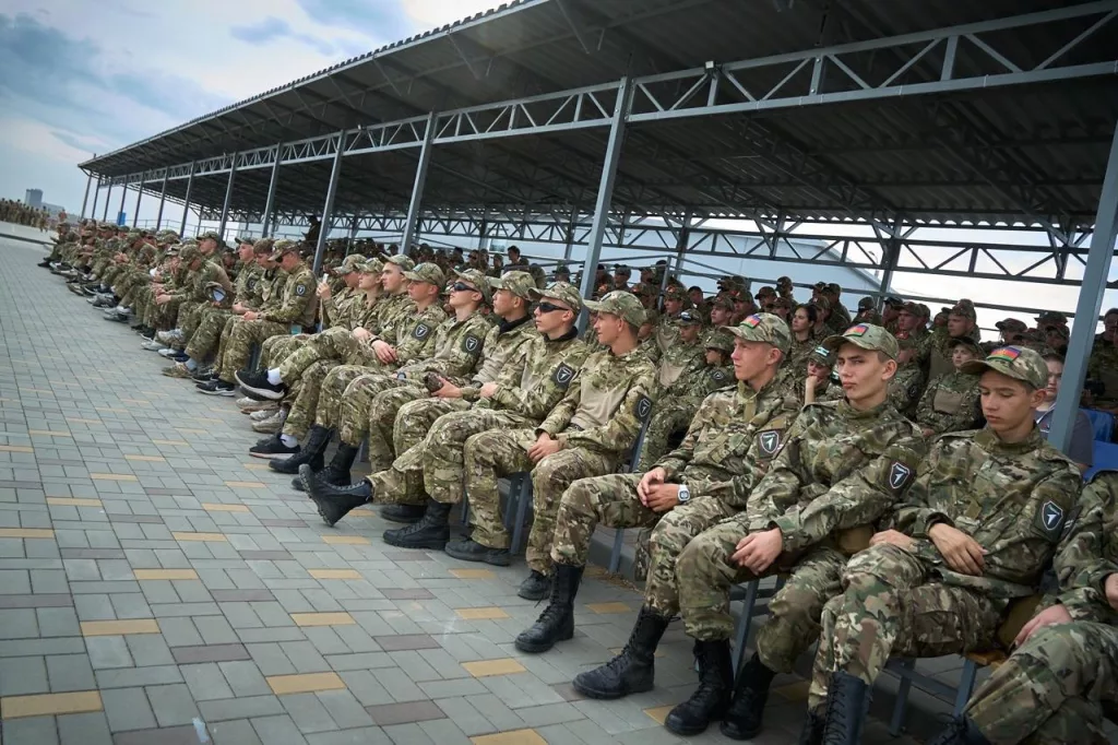 Блогер Юрий Подоляка встретился с участниками «Зарницы 2.0» в Волгоградской области