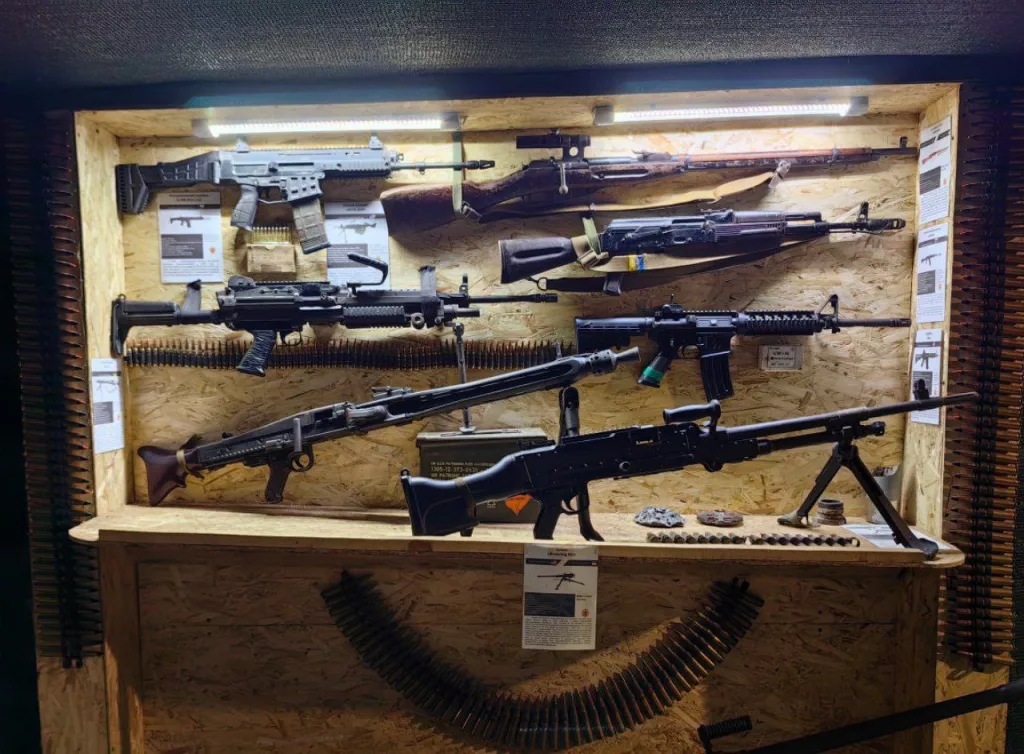 В отличии от первых дней войны, сегодня наши бойцы не удивляются наличию у противника тех или иных образцов западных образцов вооружения и техники