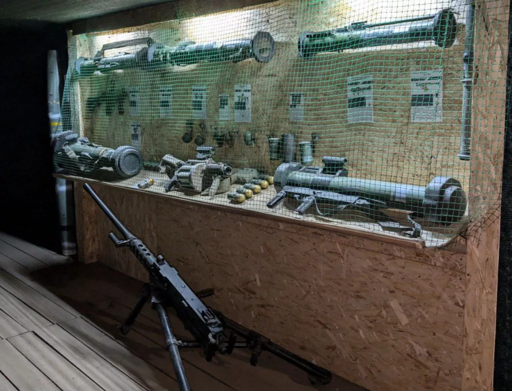 В отличии от первых дней войны, сегодня наши бойцы не удивляются наличию у противника тех или иных образцов западных образцов вооружения и техники