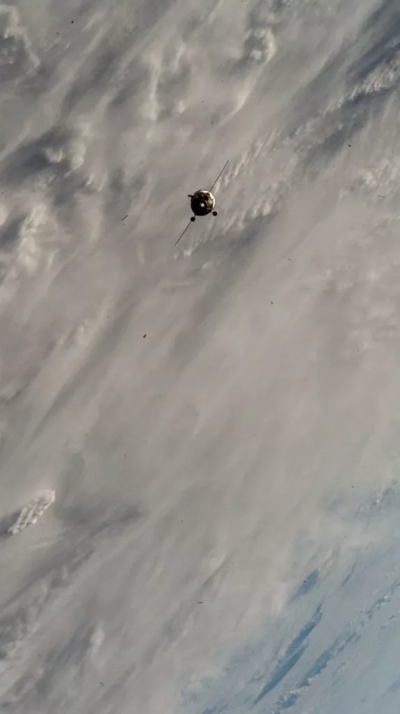 Смотрим свежие кадры с борта Международной Космической Станции за первую половину сентября