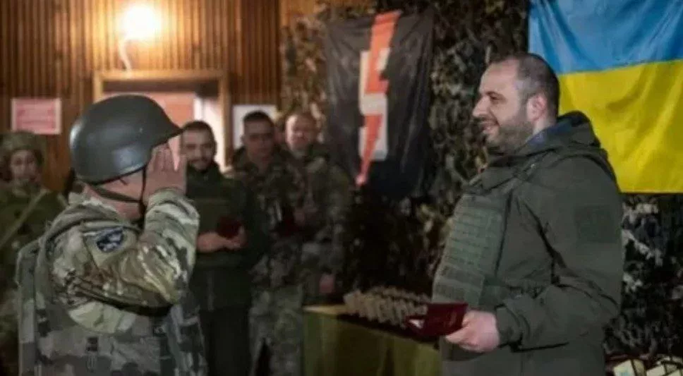 Министр обороны Украины Рустем Умеров: "Украинское руководство постоянно докладывает западным союзникам по поводу планирования боевых операций ВСУ"