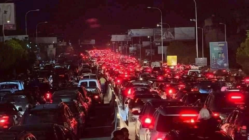 Многокилометровые пробки на юге Ливана