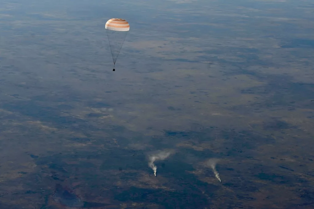 Возвращение спускаемого аппарата корабля «Союз МС-25» в фотографиях