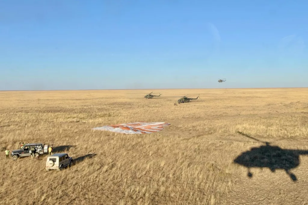 Возвращение спускаемого аппарата корабля «Союз МС-25» в фотографиях