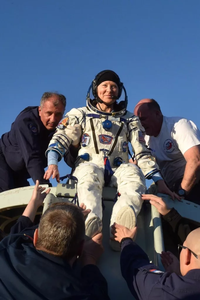 Возвращение спускаемого аппарата корабля «Союз МС-25» в фотографиях