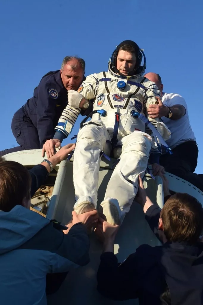 Возвращение спускаемого аппарата корабля «Союз МС-25» в фотографиях